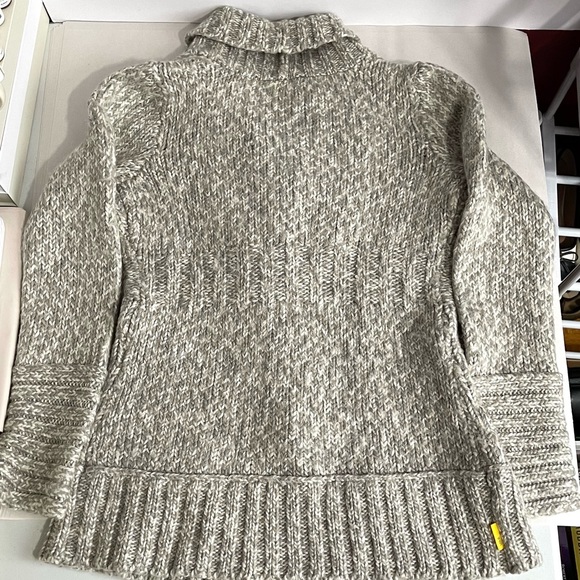 LOLË Women’s Gray Chunky Knit Buttons Cardigan - Picture 6 of 9